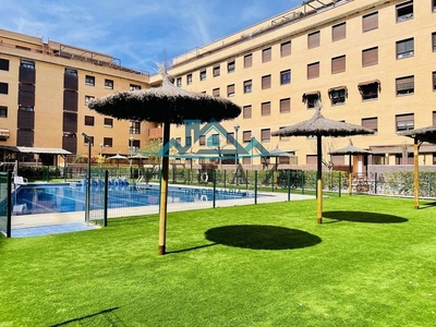 Venta de piso en Centro - Corte Inglés de 3 habitaciones con terraza y piscina