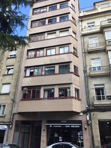 Venta de piso en Centro - Ourense de 5 habitaciones con terraza y garaje