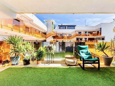 Venta de piso en Centro - Torrevieja de 1 habitación con terraza y piscina