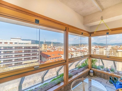 Venta de piso en Ensanche de 4 habitaciones con terraza y garaje