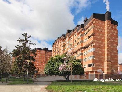 Venta de piso en Ermitagaña - Mendebaldea de 4 habitaciones con terraza y garaje