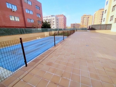 Venta de piso en Fuenlabrada II - El Molino de 3 habitaciones con piscina y garaje