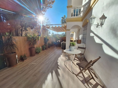 Venta de piso en Lomas de Marbella Club - Puente Romano de 2 habitaciones con terraza y piscina