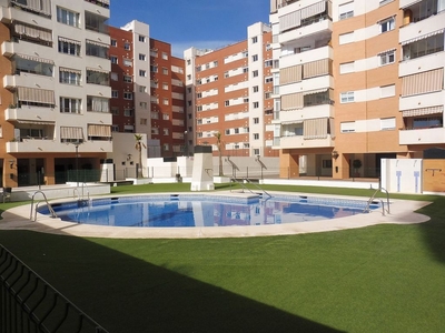 Venta de piso en Martín Carpena - Torre del Río de 4 habitaciones con terraza y piscina
