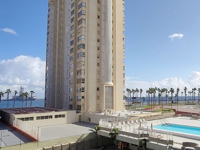 Venta de piso en plaza Fuero Real de Gran Canaria de 4 habitaciones con terraza y piscina