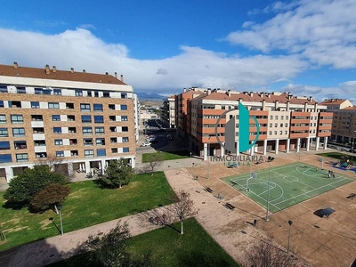 Venta de piso en Universidad - Los Lirios de 3 habitaciones con terraza y garaje