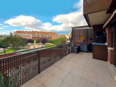 Venta de piso en Villamediana de Iregua de 2 habitaciones con terraza y garaje