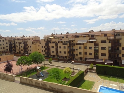 Venta de piso en Villamediana de Iregua de 2 habitaciones con terraza y piscina