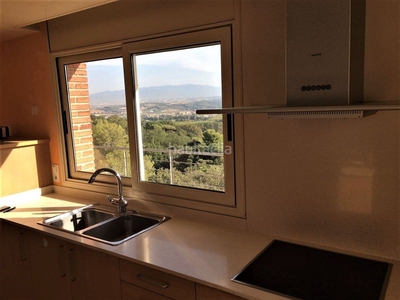 Alquiler casa con 4 habitaciones con parking, piscina, calefacción y vistas a la montaña en Vallromanes