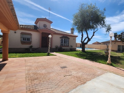 Alquiler de casa con piscina y terraza en Chiclana de la Frontera, El florin