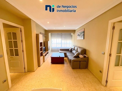 Alquiler piso con 3 habitaciones amueblado con ascensor, calefacción y aire acondicionado en Sevilla