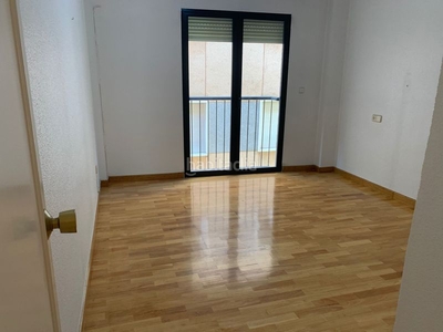 Alquiler piso con 3 habitaciones con ascensor, parking y aire acondicionado en Murcia