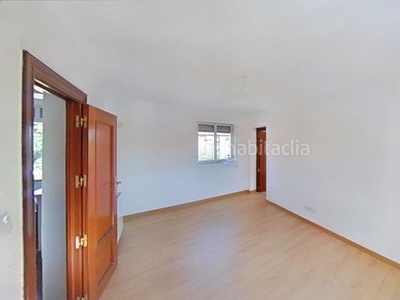 Alquiler piso con 3 habitaciones en Pueblo Nuevo Madrid