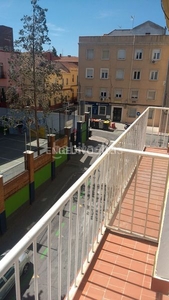 Alquiler piso con terraza y 2 dorm en zona rio en Madrid