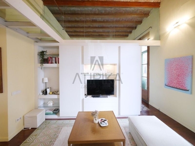 Alquiler piso encantador dúplex totalmente amueblado en rambla catalunya en Barcelona