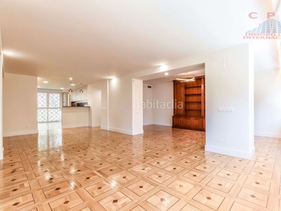 Alquiler piso magnifico piso sin amueblar, de 305 m2, 4 dormitorios y terraza, próximo al metro concha espina en Madrid