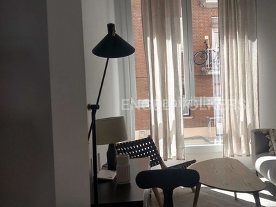 Alquiler piso nuevo y amueblado con 1 dorm río en Madrid