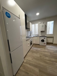 Alquiler piso se alquila piso recién reformado en buena zona por 1.300€/mes. 3 hab., cocina diáfana con electrodomésticos nuevos, gas natural y luminoso. listo para entrar a vivir. en Madrid