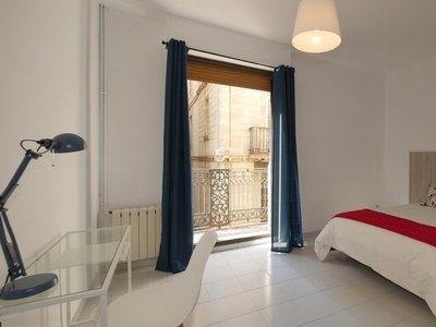 Amplia habitación en alquiler en el apartamento de 5 dormitorios, Barri Gòtic