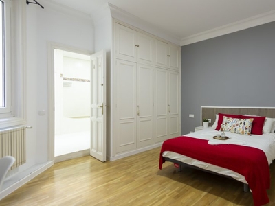 Amplia habitación en apartamento de 9 dormitorios en Retiro, Madrid