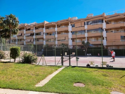 Apartamento con 2 habitaciones con parking, piscina y vistas al mar en Fuengirola
