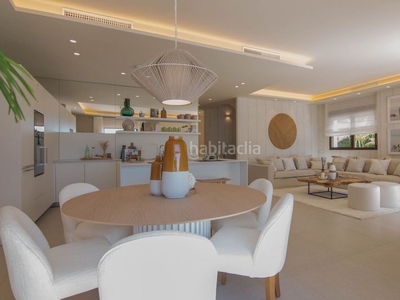 Apartamento en venta en beach side new golden mile, en Estepona