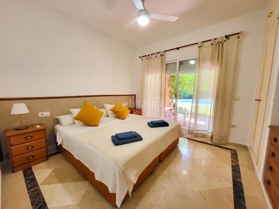 Apartamento inversión !!! bajo de 2 dormitorios en lomas del río verde en Marbella