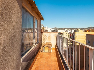 Ático con 4 habitaciones con ascensor y vistas a la montaña en Barcelona