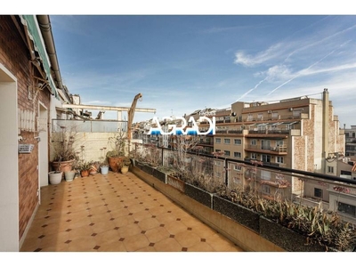 Ático se vende ático con terraza en travessera de dalt en Barcelona