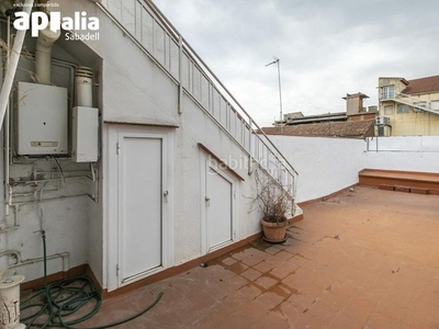 Casa adosada pl. baja + 2 plantas y garaje en zona gracia! en Sabadell