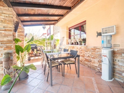 Casa pareada chalet en venta de 4 habitaciones en masia de traver en Riba - roja de Túria