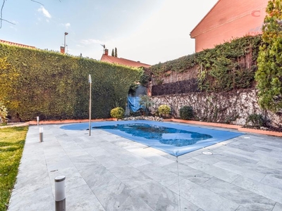 Casa pareada espectacular y luminoso chalet pareado, de 214 m2, 4 dormitorios y terraza con piscina privada en Rivas - Vaciamadrid