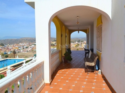 Chalet en calle ortiga 22 chalet con 4 habitaciones con parking, piscina, aire acondicionado y vistas a la montaña en Málaga