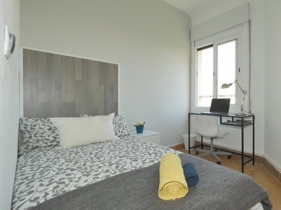 Encantadora habitación en alquiler en apartamento de 5 dormitorios en Barcelona