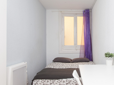 Habitación decorada en un apartamento de 12 dormitorios en Sol, Madrid