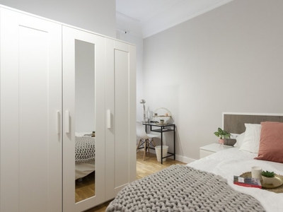 Habitación elegante en apartamento de 9 dormitorios en Retiro, Madrid