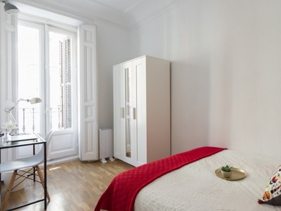 Habitación luminosa en apartamento de 9 dormitorios en Retiro, Madrid