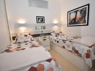 Piso apartamento en venta en Puerto Deportivo . en Fuengirola