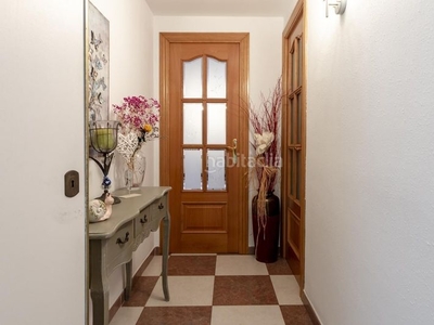 Piso con 2 habitaciones con ascensor, calefacción y aire acondicionado en Esplugues de Llobregat