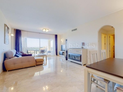 Piso con 2 habitaciones con ascensor, parking, aire acondicionado y vistas al mar en Mijas