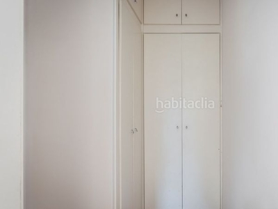 Piso con 2 habitaciones con ascensor y aire acondicionado en Barcelona