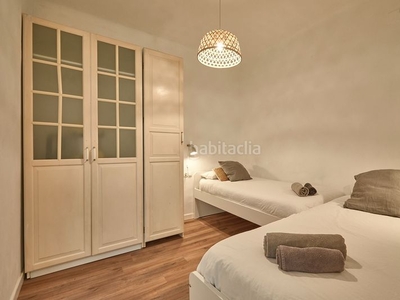 Piso en carrer d'ataülf piso con 3 habitaciones amueblado con calefacción y aire acondicionado en Barcelona