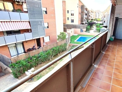 Piso estupendo piso con piscina, parquing, 3 dormitorios y 2 baños en polinya.!! en Polinyà