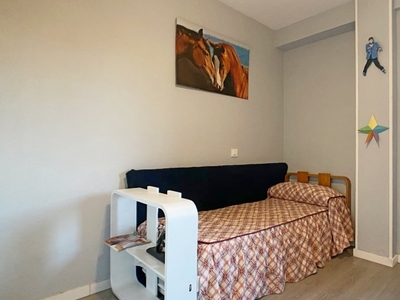 Se alquila habitación en apartamento de 2 dormitorios en Delicias, Madrid