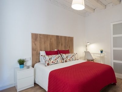 Se alquila habitación en piso de 4 dormitorios en El Born, Barcelona