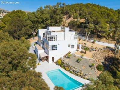 VILLA con piscina a lado del club de golf de Altea