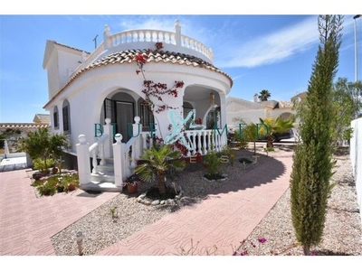 Villa NEPTUNO en parcela espaciosa con piscina propia