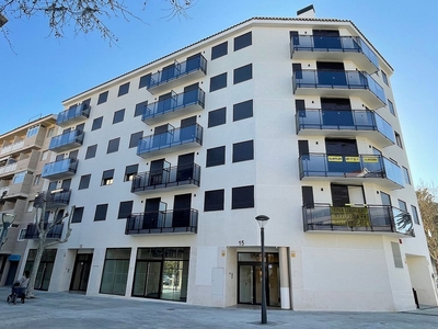 Alquiler de piso en calle De Frederic Mompou de 3 habitaciones con terraza y balcón