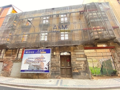 Ático en venta en Centro - Valladolid de 2 habitaciones con terraza y garaje