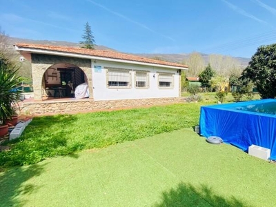 Casa con terreno en Casas del Castañar